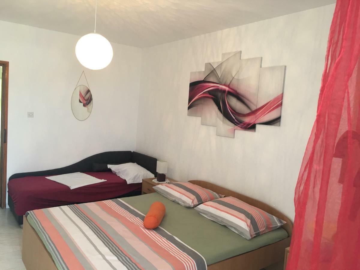 Apartmani Roxy Loviste Luaran gambar